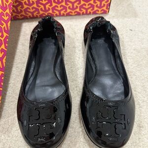 Tory Burch BRAND NEW NEVER WORN patent Reva ballet flats. Black. Size 7.5